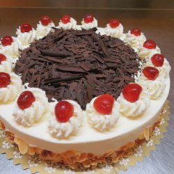 Kirsch-Sahne-Torte von Bäckerei & Konditorei Haferkorn in Grimma